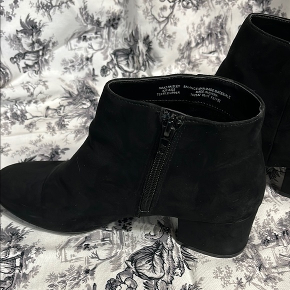 Arizona Jean Company Black Ankle Booties - Picture 3 of 10